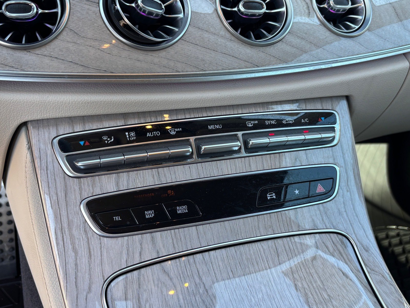 Used 2023 Mercedes-Benz E 450 4MATIC Cabriolet image 15