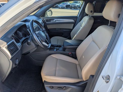 Used 2020 Volkswagen Atlas Cross Sport SE image 2