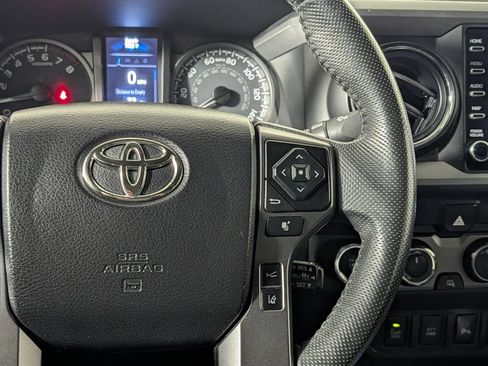 Used 2021 Toyota Tacoma TRD Off-Road w/ Technology Package AWD/4WD image 16