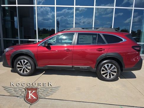 Used 2025 Subaru Outback Premium image 5