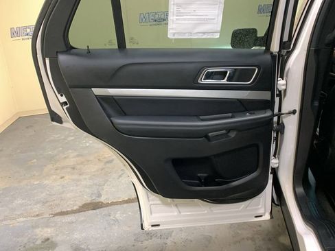 Certified 2017 Ford Explorer XLT w/ Equipment Group 202A image 23