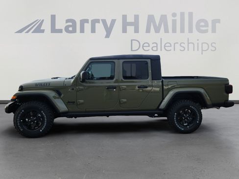 New 2025 Jeep Gladiator Willys image 3