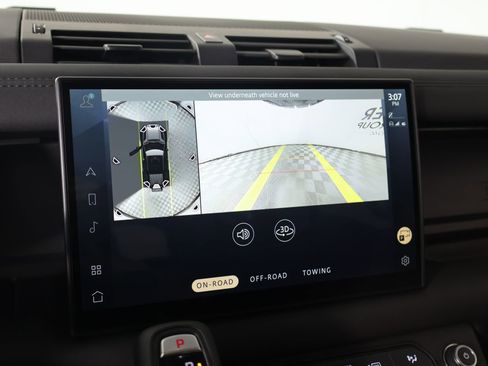 Used 2025 Land Rover Defender 110 X-Dynamic SE image 6