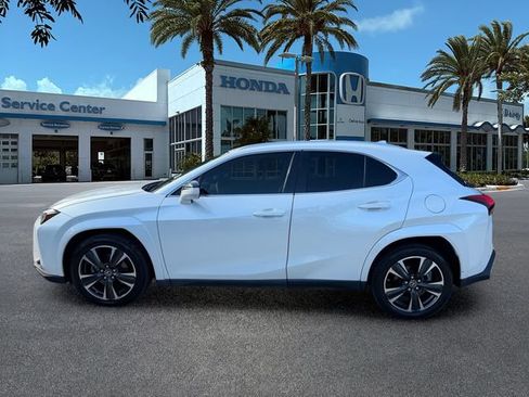Used 2022 Lexus UX 200 w/ Premium Package FWD image 5