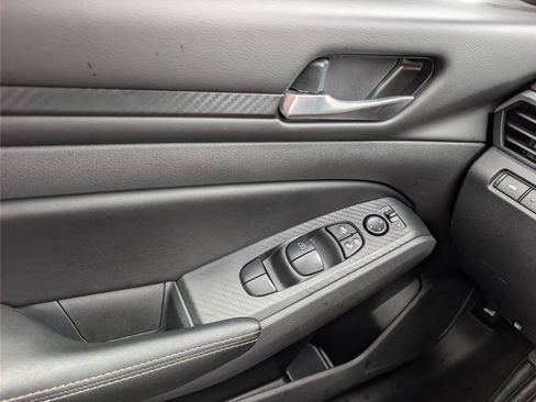 Used 2025 Nissan Altima 2.5 SV FWD image 18