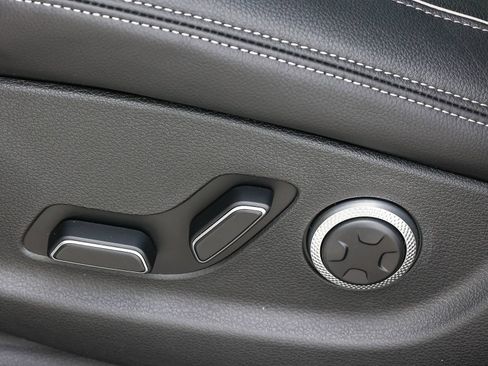 Used 2026 Genesis GV70 2.5T Advanced AWD/4WD image 23