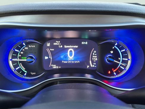 Used 2025 Chrysler Pacifica Pinnacle image 26