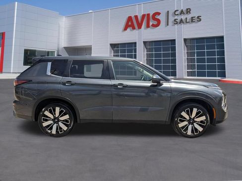 Used 2025 Mitsubishi Outlander SE AWD/4WD image 2