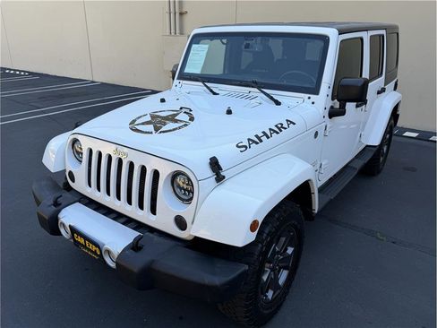 Used 2015 Jeep Wrangler Unlimited Sahara w/ Connectivity Group AWD/4WD image 41