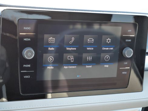 Certified 2025 Volkswagen Taos SE image 23