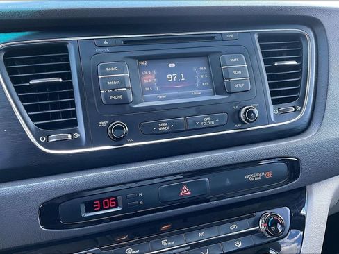 Used 2017 Kia Sedona LX FWD image 6