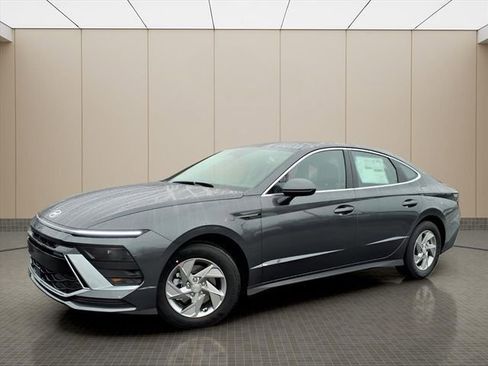 New 2026 Hyundai Sonata SE FWD image 2