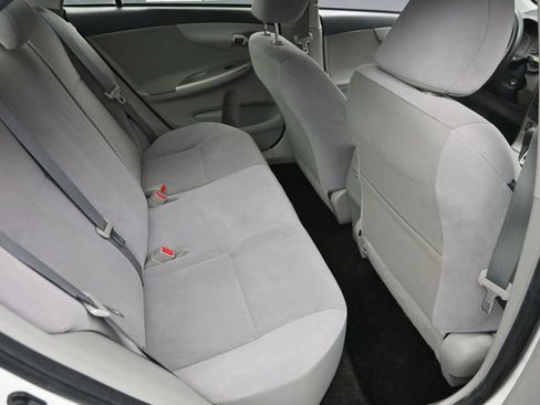 Used 2013 Toyota Corolla LE FWD image 8