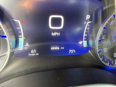 Used 2023 Chrysler Pacifica Touring-L AWD/4WD image 13