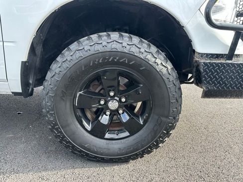 Used 2019 RAM 1500 Classic SLT w/ Luxury Group image 14