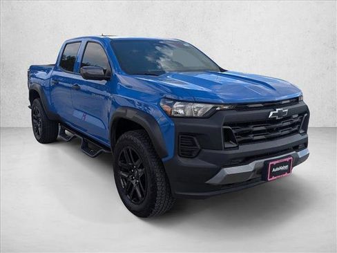 Used 2025 Chevrolet Colorado Trail Boss AWD/4WD image 3