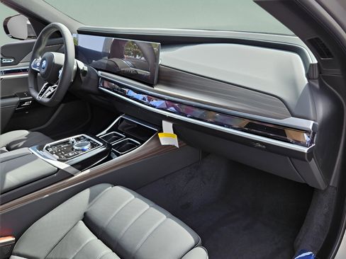 New 2025 BMW i7 xDrive60 image 15