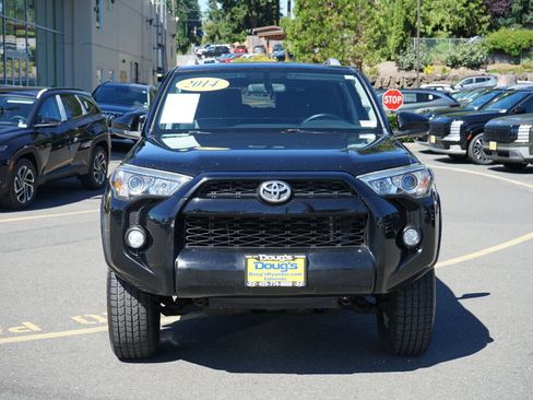 Used 2014 Toyota 4Runner SR5 AWD/4WD image 2