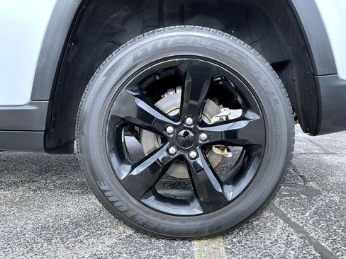 Used 2024 Jeep Grand Cherokee Altitude image 22