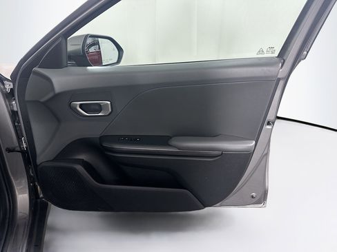 Used 2025 Kia K4 LXS image 31