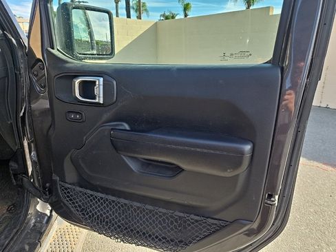 Used 2018 Jeep Wrangler Unlimited Sport S image 27
