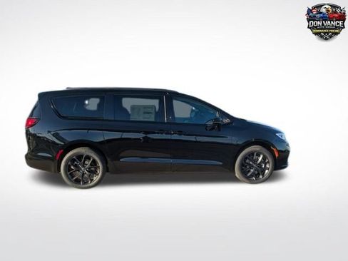 New 2026 Chrysler Pacifica Limited w/ S Appearance Package AWD/4WD image 6