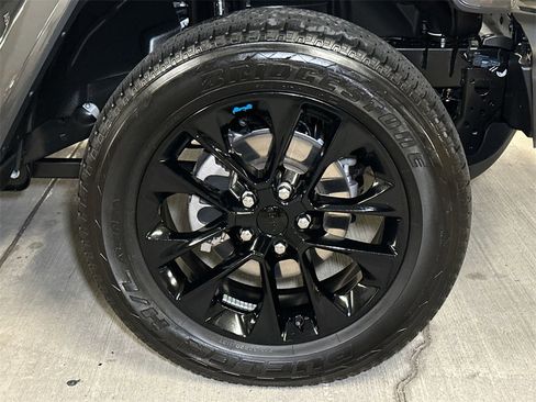 Used 2022 Jeep Wrangler Unlimited Sahara w/ Cold Weather Group image 10