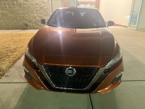 Used 2021 Nissan Altima 2.5 SR w/ SR Premium Package image 2