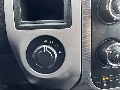 Used 2017 Ford Expedition XLT image 26