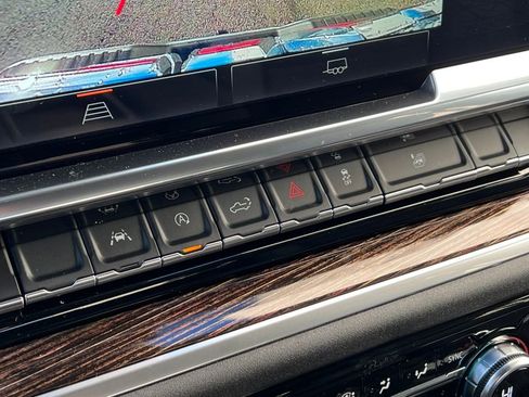 New 2025 GMC Sierra 1500 Elevation image 27