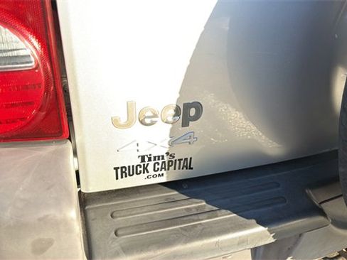 Used 2003 Jeep Liberty Sport image 25