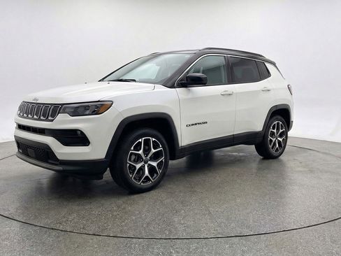 Used 2025 Jeep Compass Limited AWD/4WD image 3