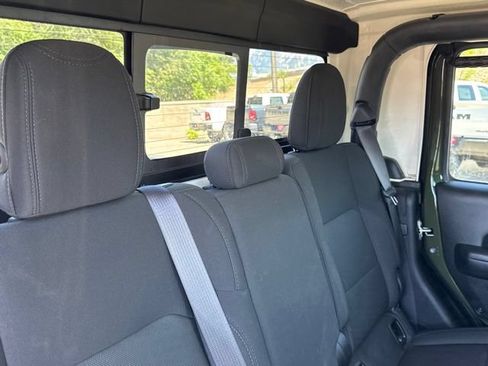 Used 2022 Jeep Gladiator Sport AWD/4WD image 18