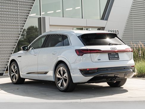 Certified 2024 Audi Q8 e-tron Premium Plus w/ Premium Plus Package AWD/4WD image 5