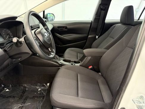Used 2025 Toyota Corolla LE FWD image 11