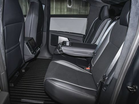 Used 2025 Tesla Cybertruck AWD Crew Cab image 54