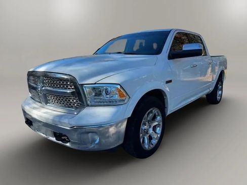 Used 2018 RAM 1500 Laramie AWD/4WD image 1