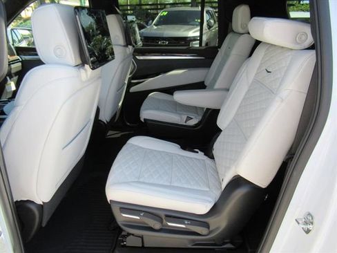 New 2026 Cadillac Escalade ESV Platinum Sport w/ LPO, ONYX Package image 36