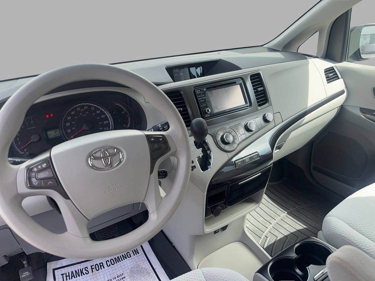 Used 2012 Toyota Sienna LE w/ Towing Pkg FWD image 13