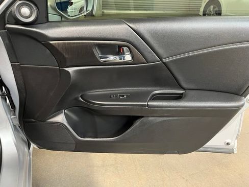 Used 2015 Honda Accord EX-L image 11