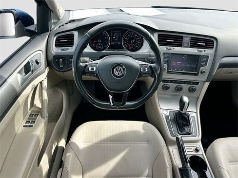 Used 2016 Volkswagen Golf SE image 20