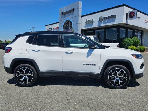 Certified 2025 Jeep Compass Limited AWD/4WD image 2