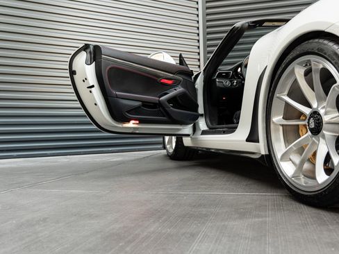 Certified 2019 Porsche 911 Speedster RWD image 17