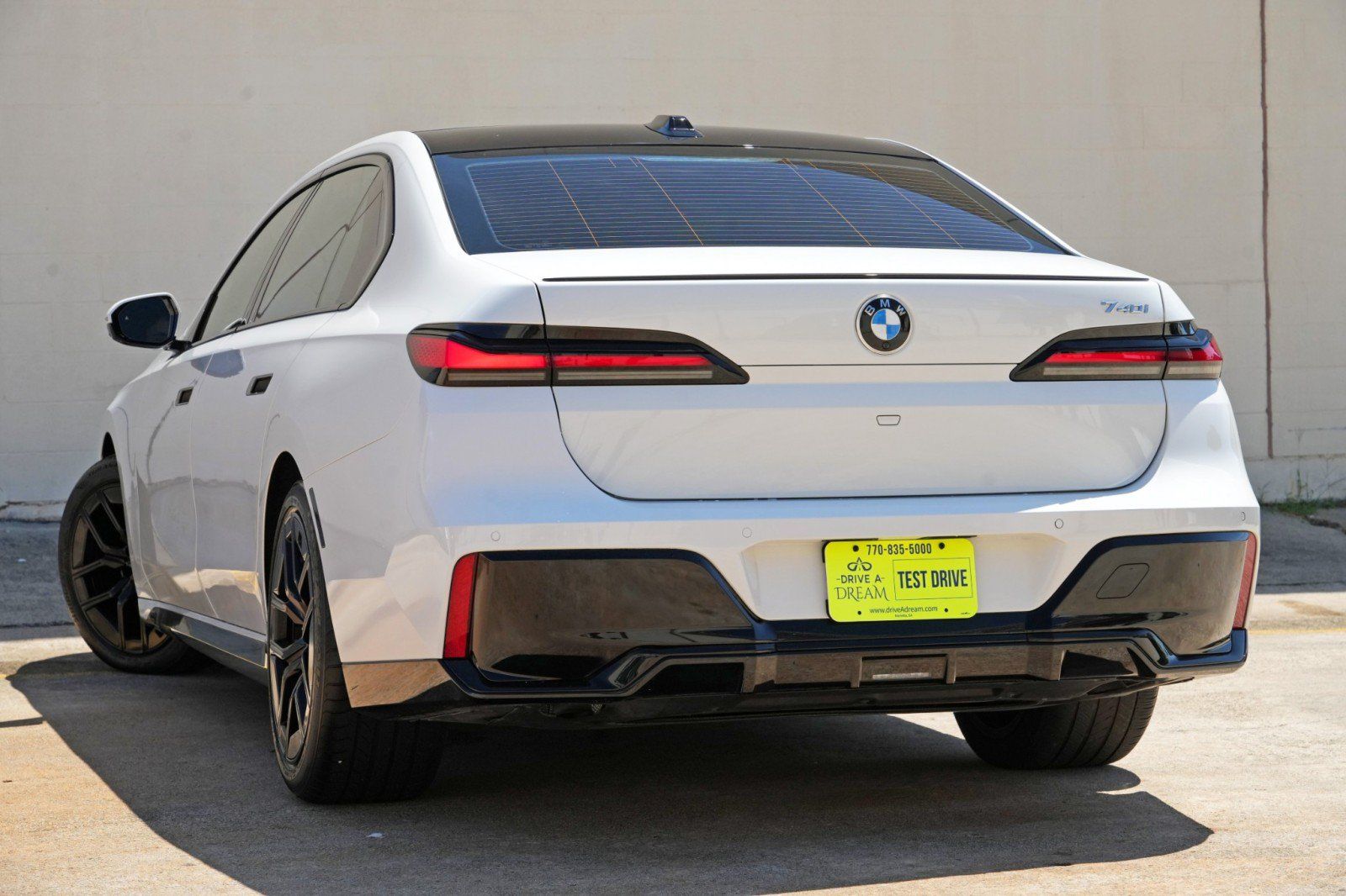 Used 2023 BMW 740i w/ Parking Assistance Package RWD image 6