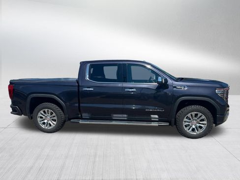 Used 2022 GMC Sierra 1500 Denali w/ Technology Package AWD/4WD image 4
