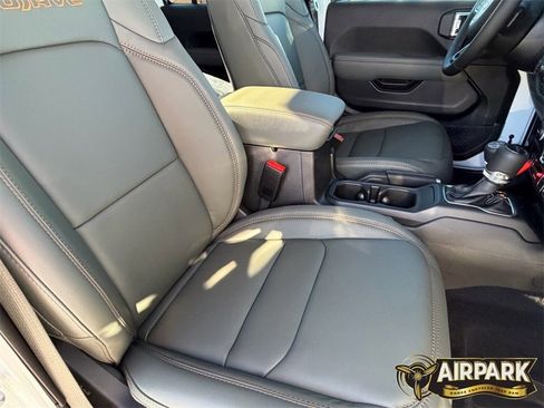 New 2025 Jeep Gladiator Mojave image 11