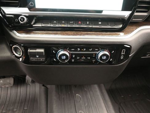 New 2026 GMC Sierra 1500 SLE w/ Preferred Package image 16