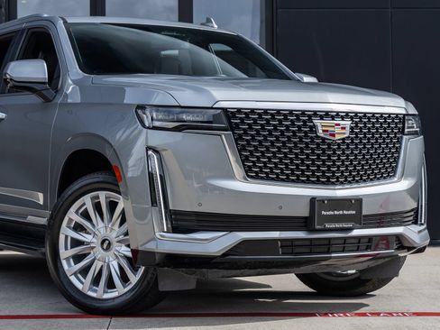 Used 2024 Cadillac Escalade Luxury RWD image 5