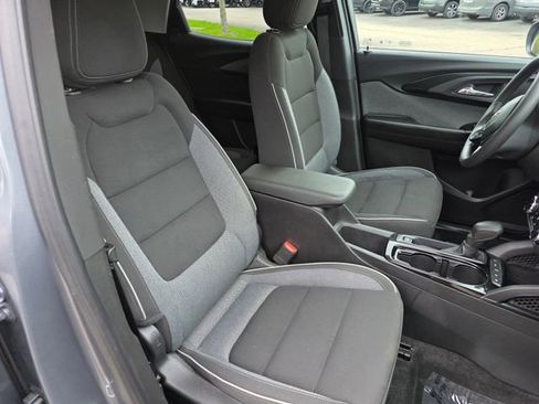 Used 2022 Chevrolet TrailBlazer LT w/ Convenience Package FWD image 10