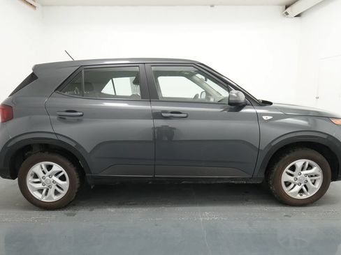 Used 2026 Hyundai Venue SE FWD image 9
